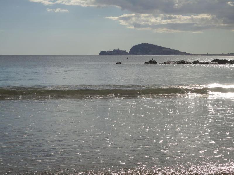 Casa Del Mare Apartment Формия Екстериор снимка